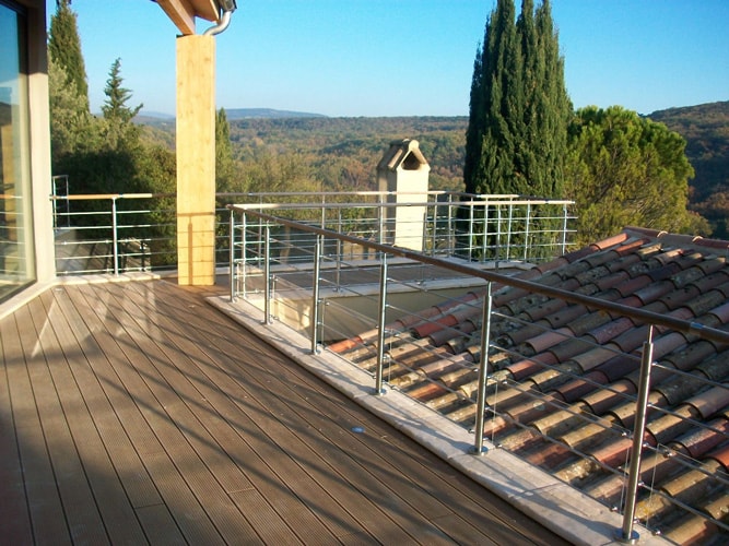 terrasse sur les toits avec garde-corps inox