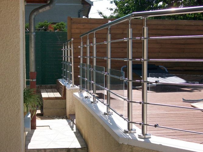 panneau de verre et tubes pour balustrade inox