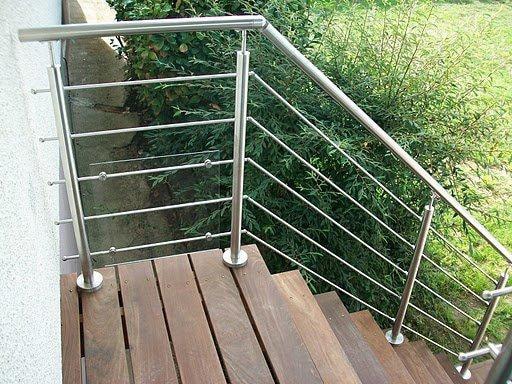 panneaux de verre pour escalier inox